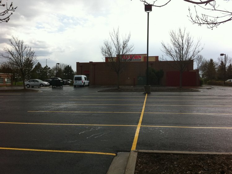 img_2323-red-robin-gurnee-il-parking-lot