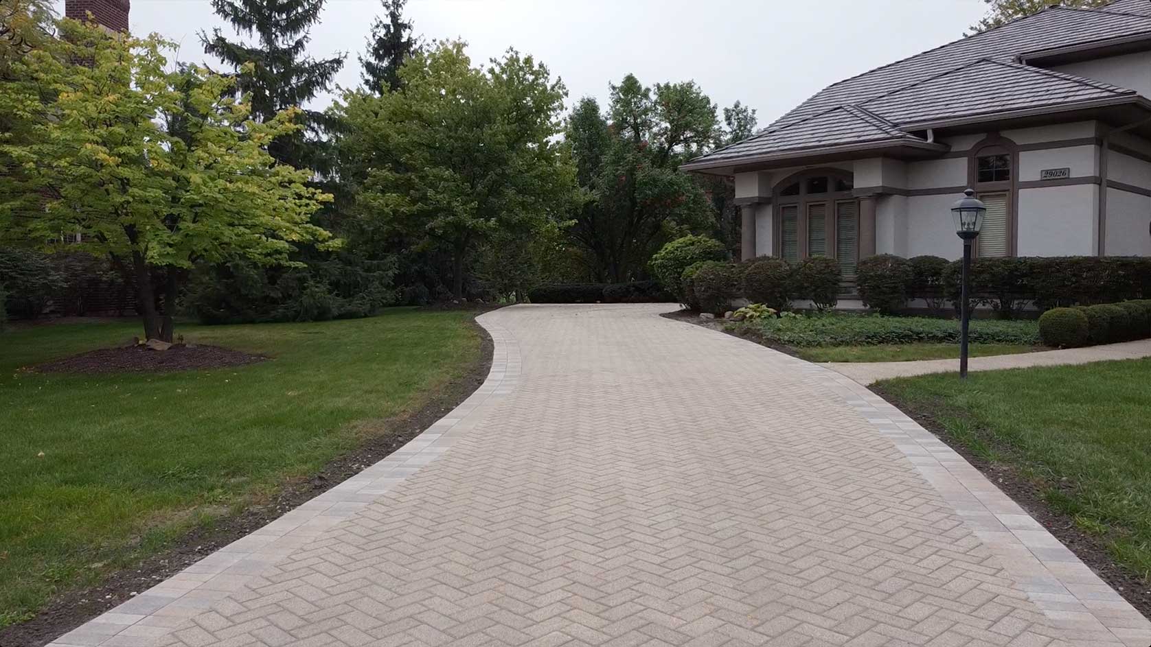 UNILOCK Stone Pavers Driveway Brick & Stone (4)
